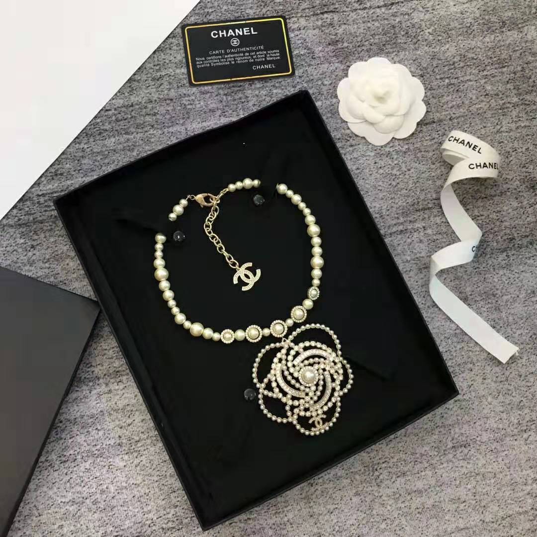 Chanel Women Necklace in Metal Glass Pearls & Diamantés-White