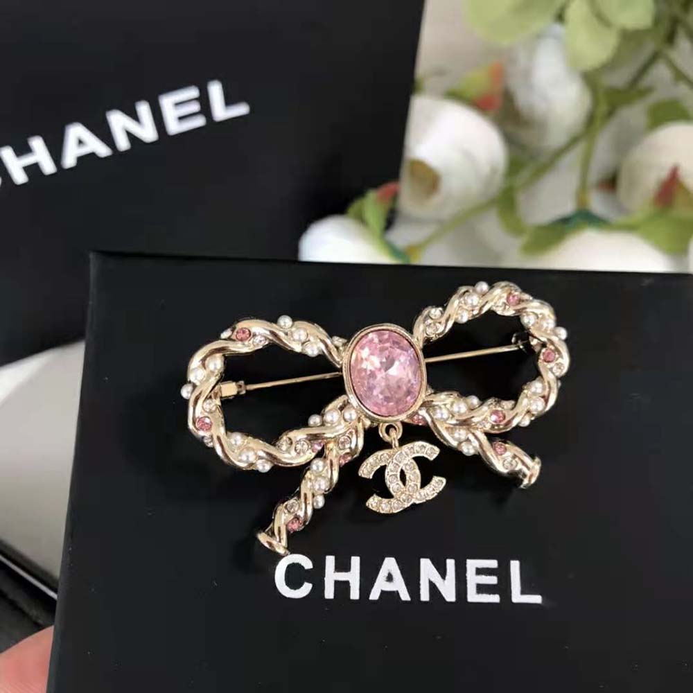 Chanel Women Brooch in Metal Glass Pearls and Diamantés