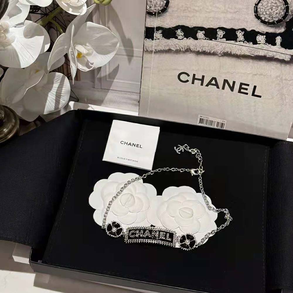 Chanel Women Choker in Metal and Glass Pearls-Black