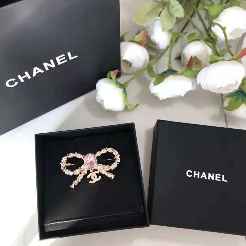 Chanel Women Brooch in Metal Glass Pearls and Diamantés