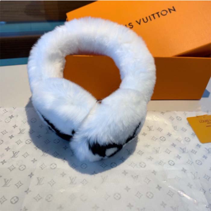 Chanel CC Women Earmuffs Ear Protectors White Black Wool Winter Sports