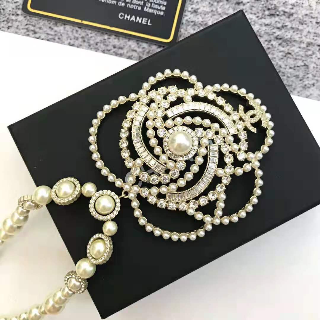 Chanel Women Necklace in Metal Glass Pearls & Diamantés-White