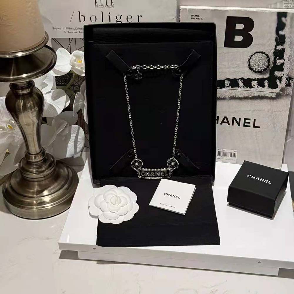 Chanel Women Choker in Metal and Glass Pearls-Black