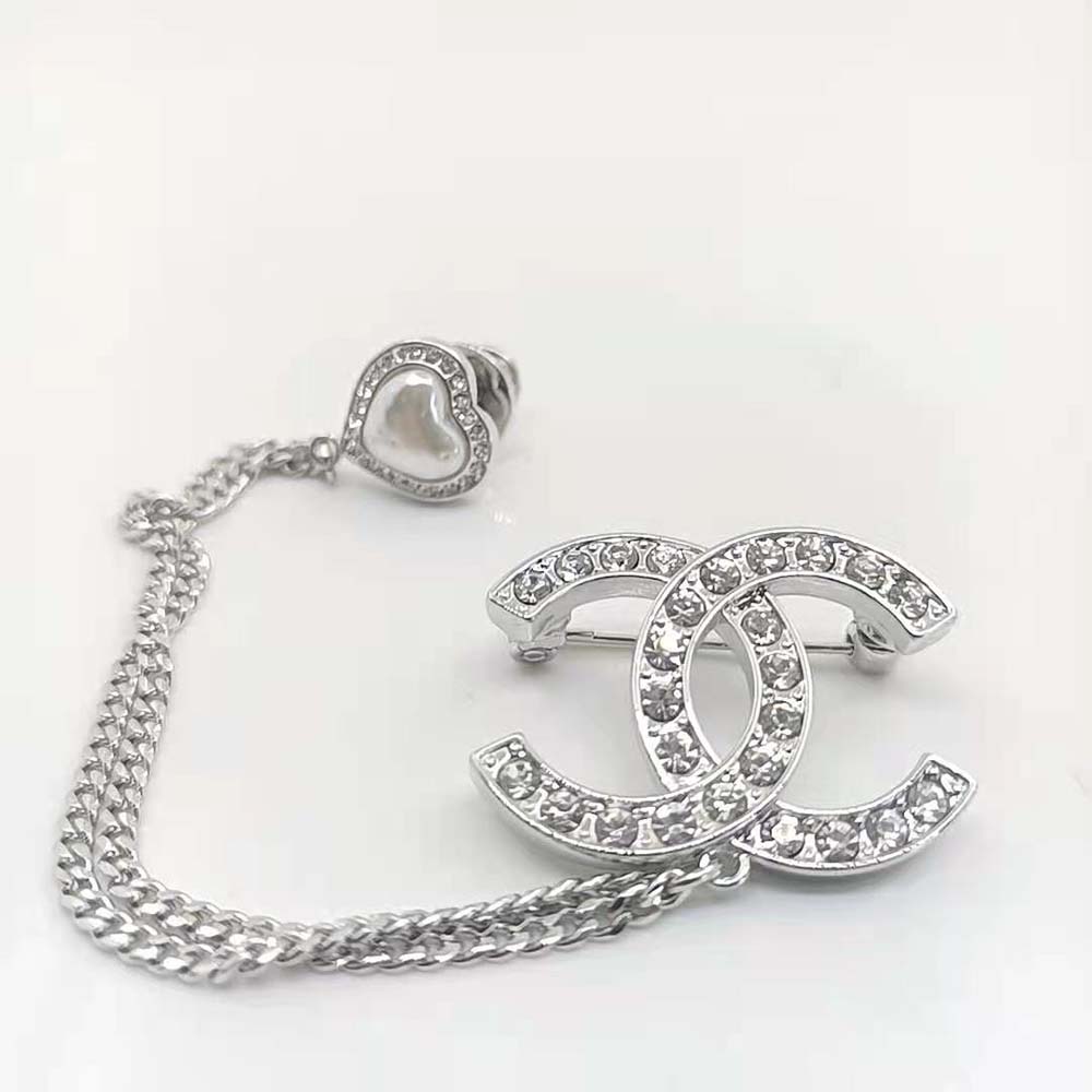Chanel Women Brooch in Metal and Strass
