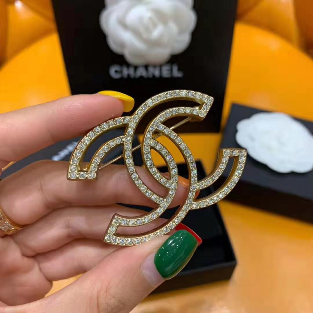 Chanel Women Brooch in Metal & Diamantés-Gold