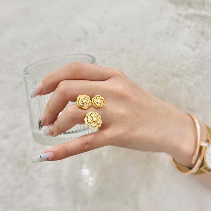 Chanel Women CC Extrait De Camelia Transformable Ring 18K Rose Gold Diamonds