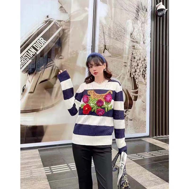 Gucci GG Women Gucci Tiger Wool Sweater Embroidery Tiger Flower Crewneck