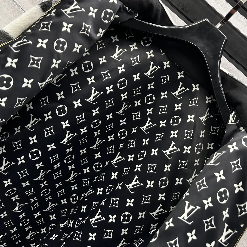 Louis Vuitton Women Double Face Check Cape 1AGPE9