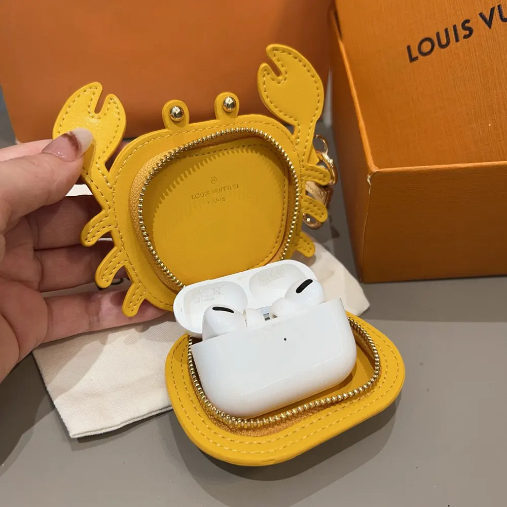 Louis Vuitton LV Women LV Crab Bag Charm-Yellow M01932