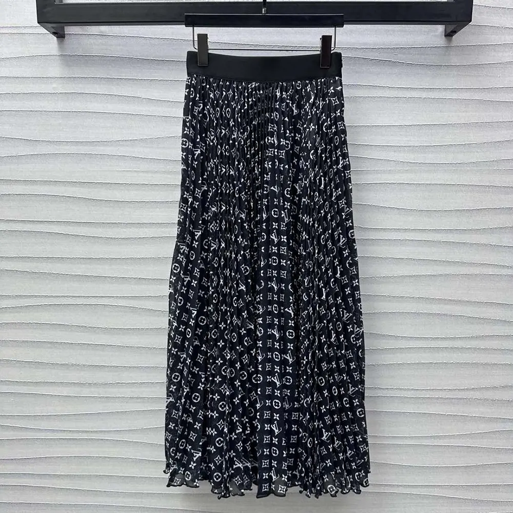Louis Vuitton LV Women Stripe Accent Monogram Pleated Skirt 1AHEMW