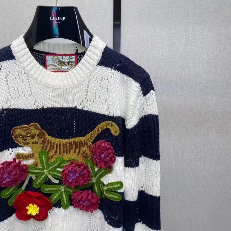 Gucci GG Men Gucci Tiger Wool Sweater Embroidery Tiger Flower Crewneck