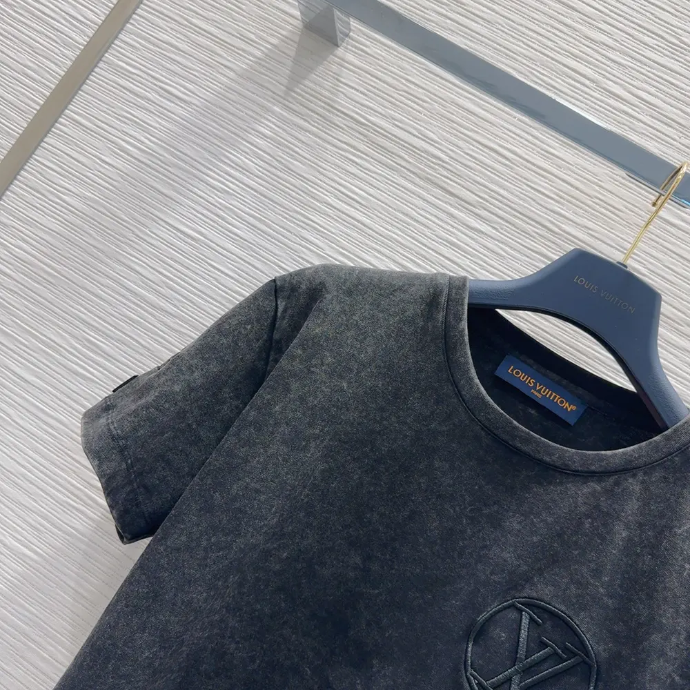 Louis Vuitton Women Curve Hem T-Shirt 1AIR84