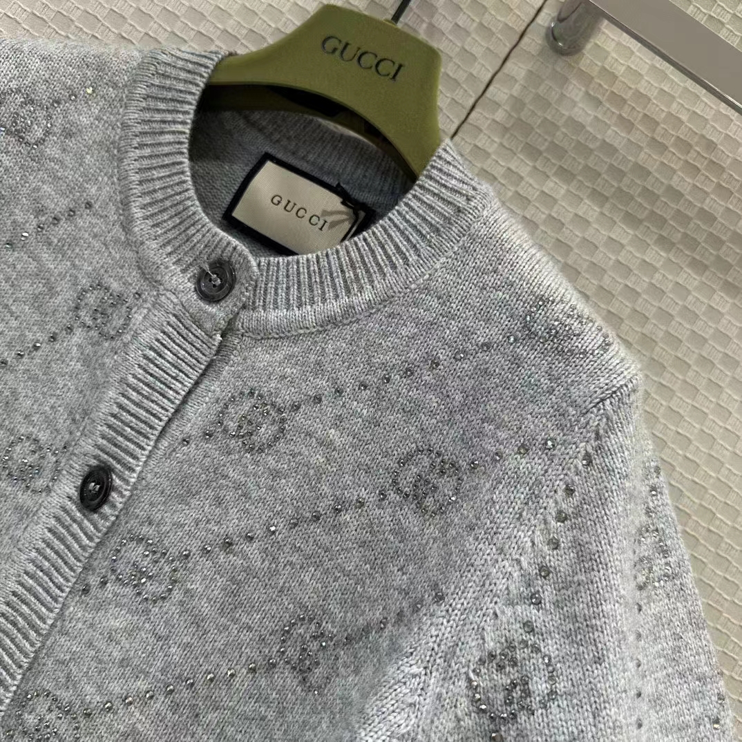 Gucci Women GG Cashmere Cardigan Interlocking G Crewneck Long Sleeves Two Front Pockets