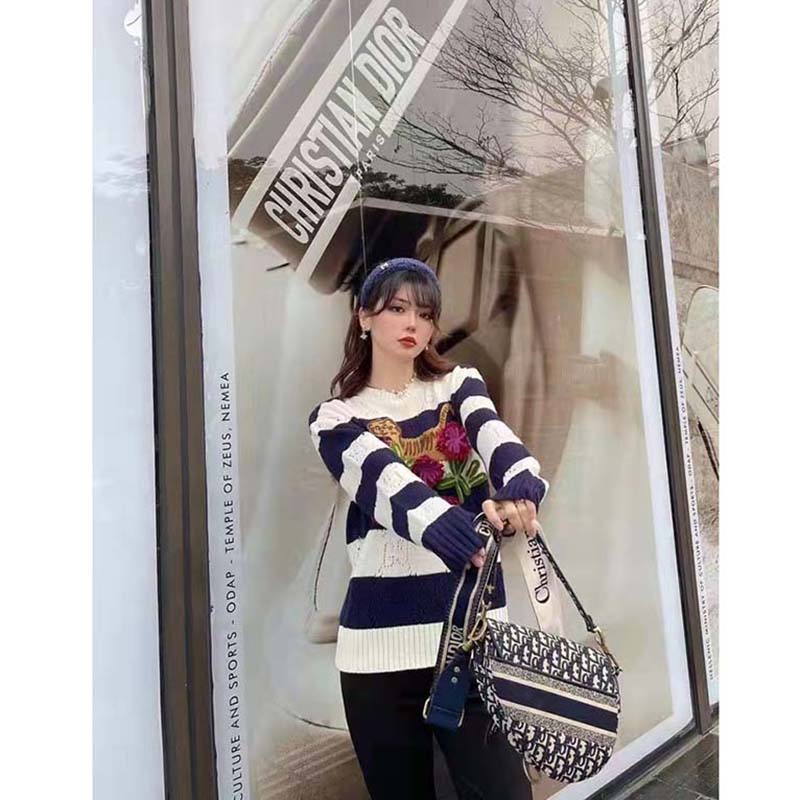 Gucci GG Women Gucci Tiger Wool Sweater Embroidery Tiger Flower Crewneck