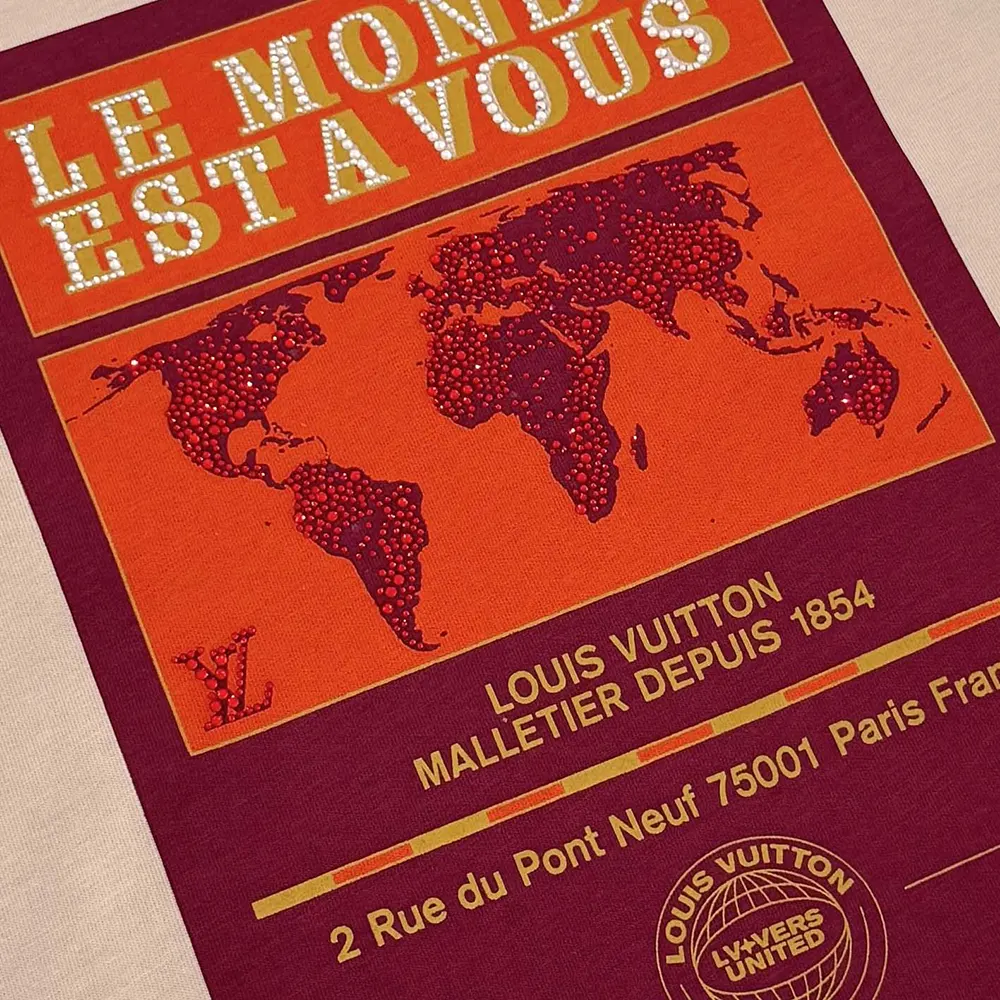 Louis Vuitton Women Embellished Graphic Cotton T-Shirt 1AHCKV