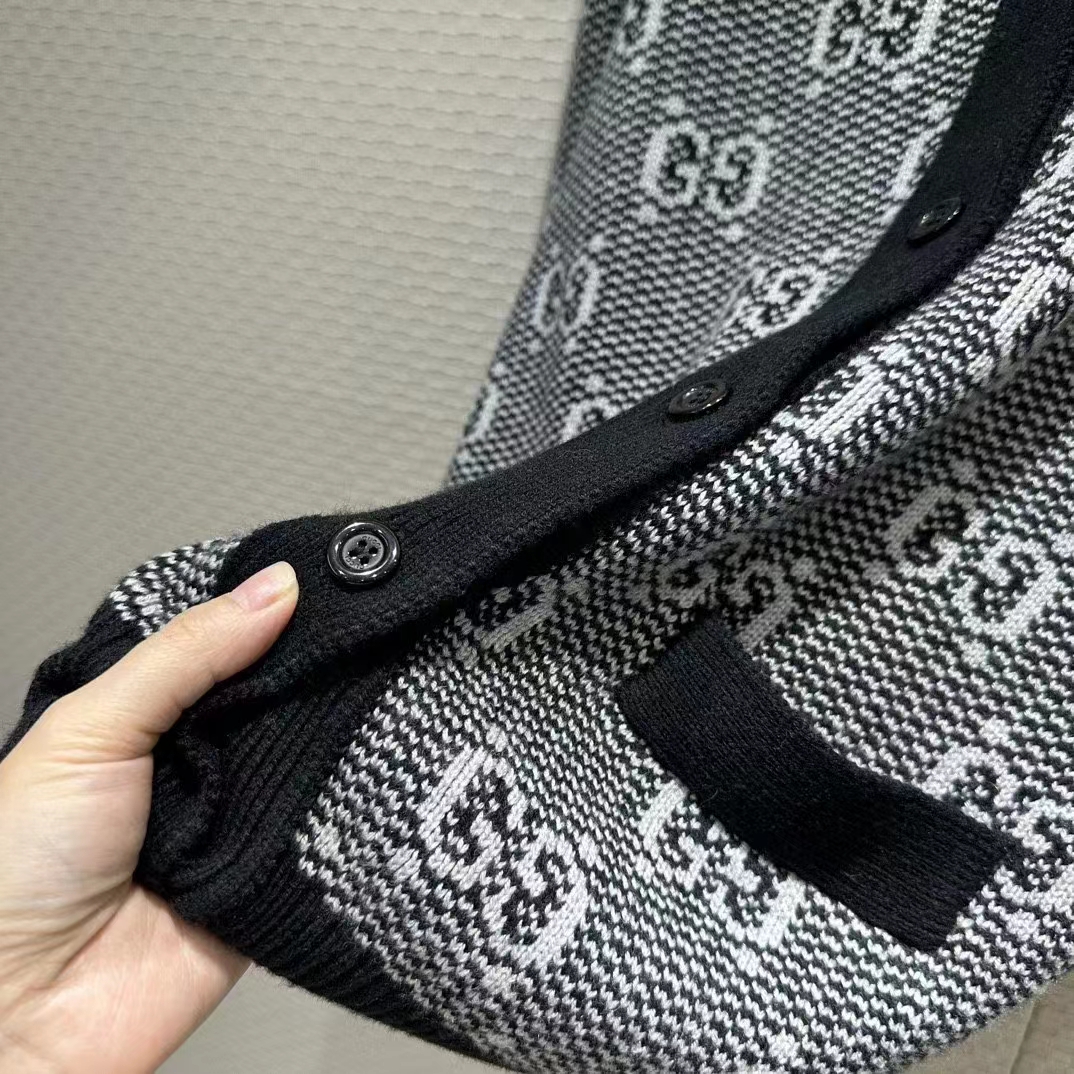 Gucci Women GG Wool Jacquard Cardigan Grey V-Neck Long Sleeves Front Pockets