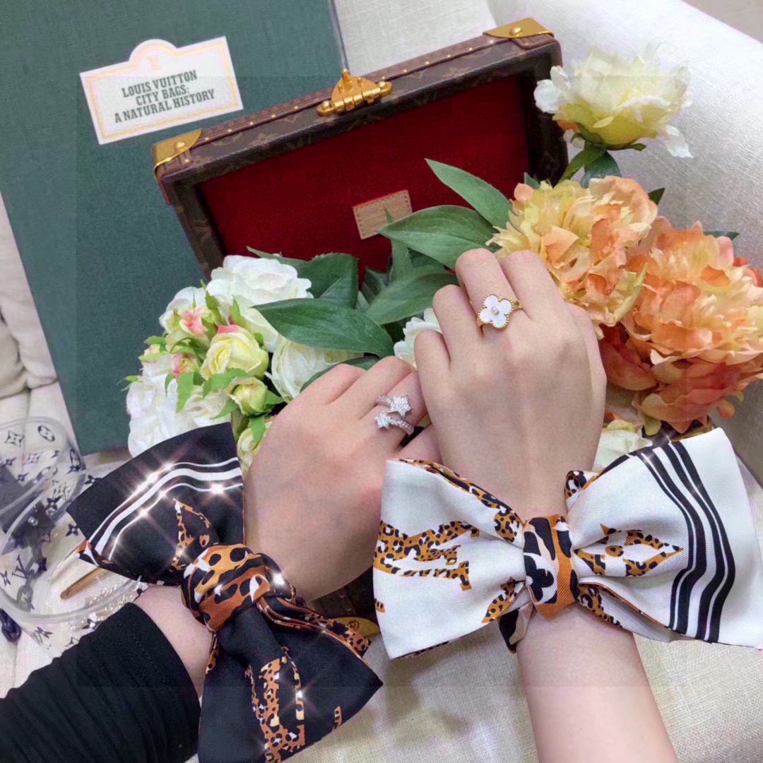 Louis Vuitton LV Women Monogram Giant Jungle Black Silk Bandeau Monogram Canvas