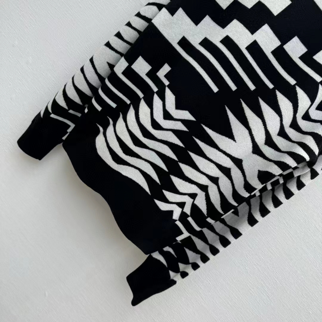 Louis Vuitton Women LV SKI Wool Pullover Regular Fit Fir Tree Jacquard Signature All Over