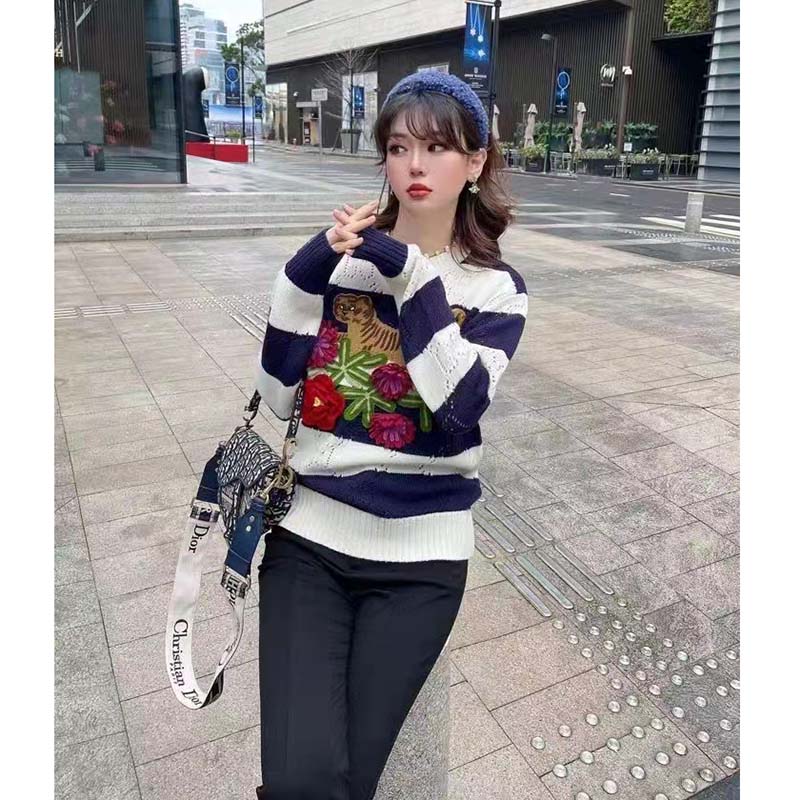 Gucci GG Women Gucci Tiger Wool Sweater Embroidery Tiger Flower Crewneck