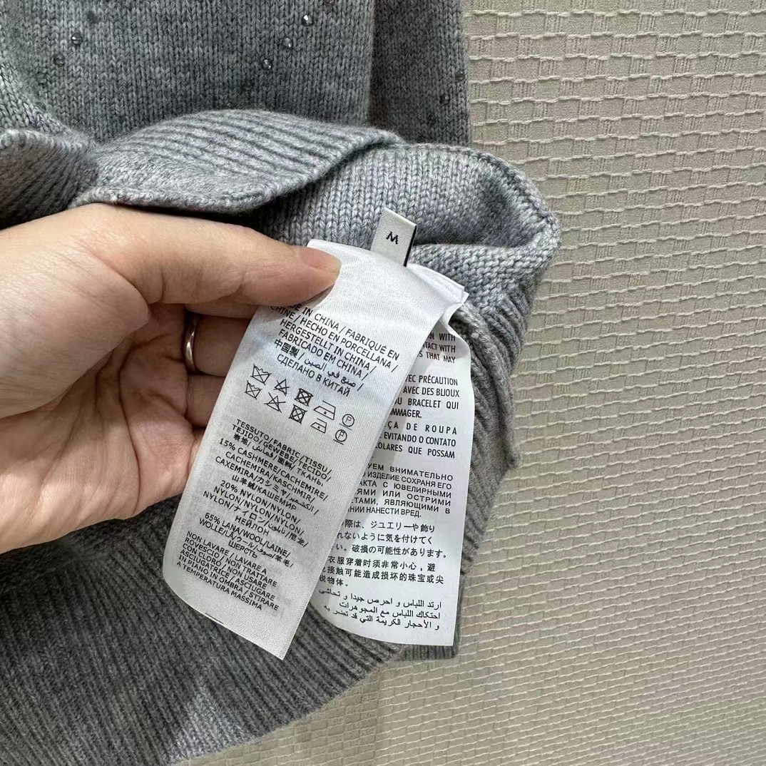 Gucci Women GG Cashmere Cardigan Interlocking G Crewneck Long Sleeves Two Front Pockets