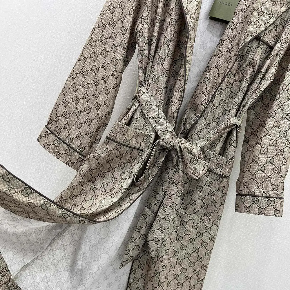 Gucci Women GG Supreme Print Silk Shirt 772399ZANRP2237