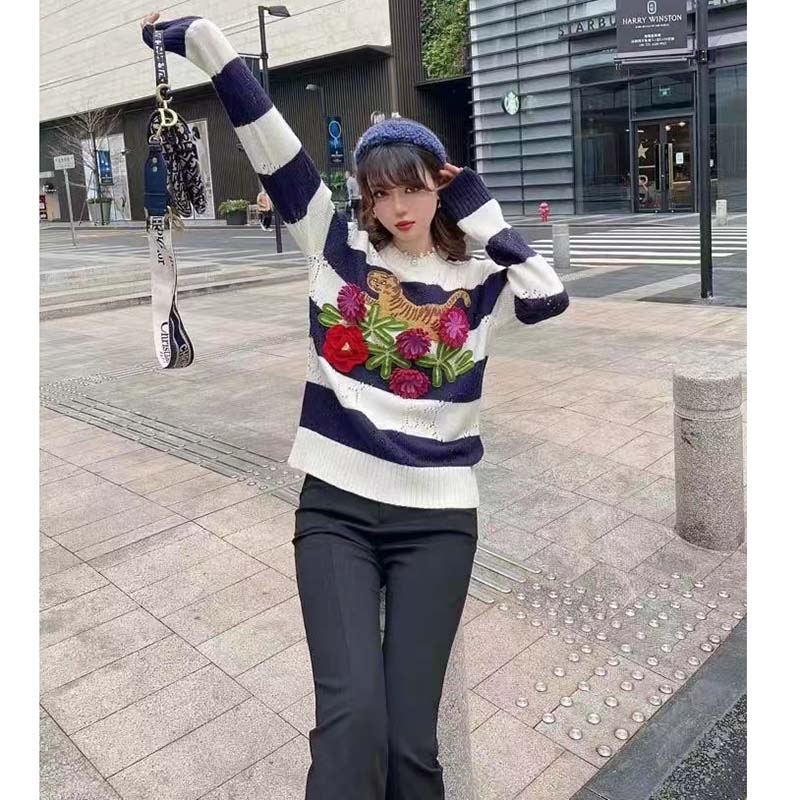 Gucci GG Women Gucci Tiger Wool Sweater Embroidery Tiger Flower Crewneck