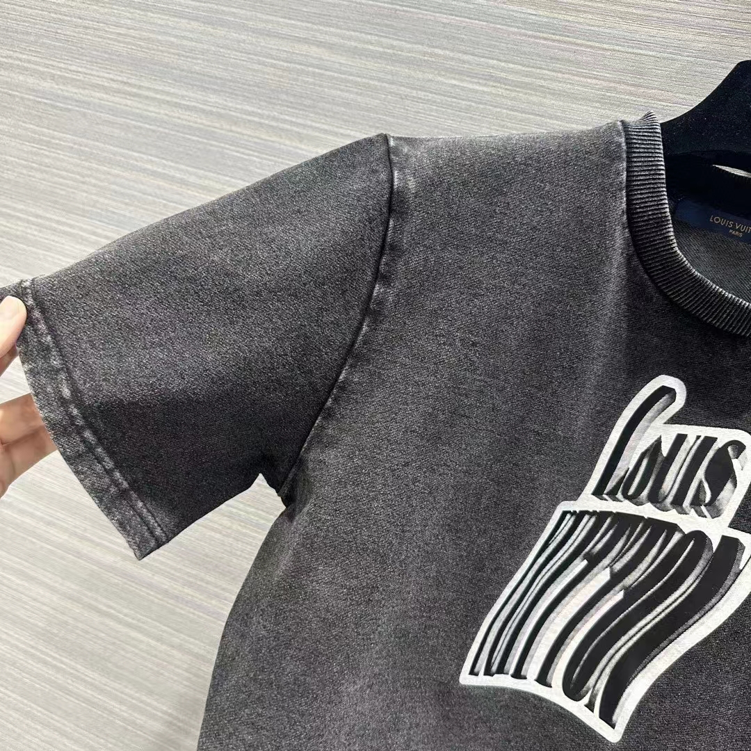 Louis Vuitton Men Graphic LV Signature T-Shirt Cotton Metal Grey Regular Fit