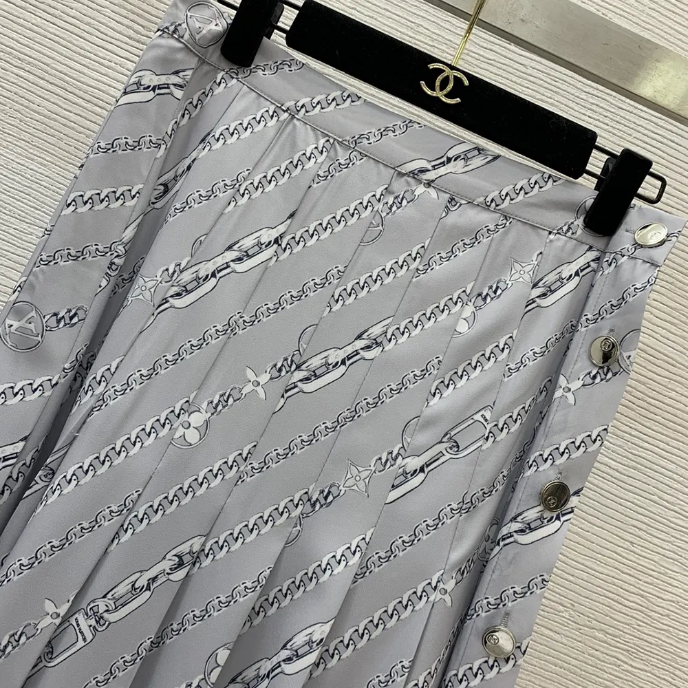 Louis Vuitton Women Chain Print Pleat Skirt 1AGOBD