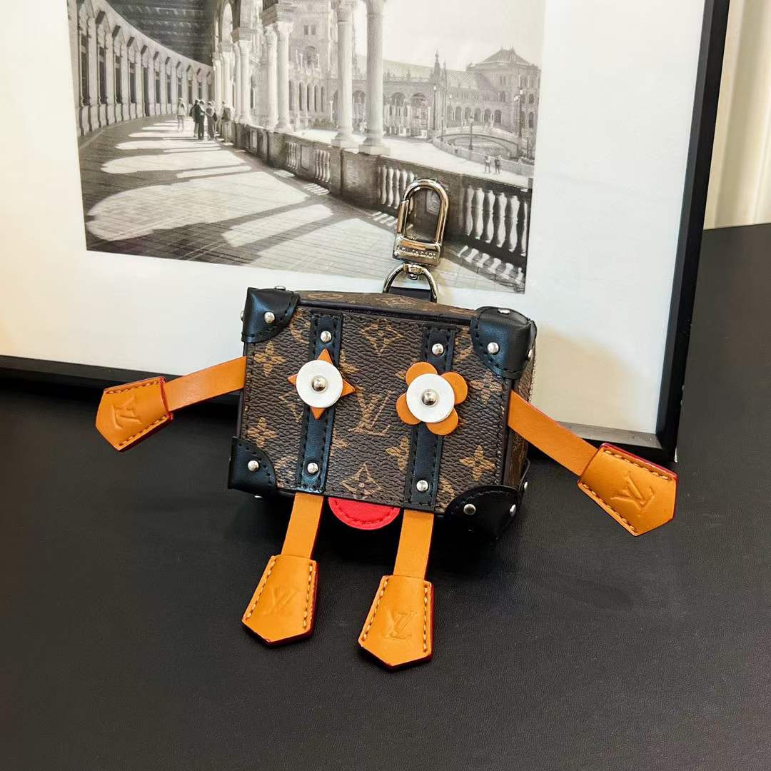 Louis Vuitton LV Unisex Mister Trunk Key Holder And Bag Charm M01201