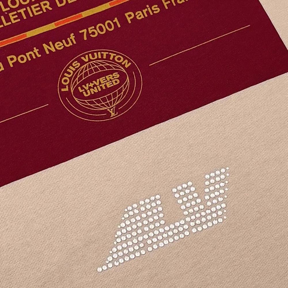 Louis Vuitton Women Embellished Graphic Cotton T-Shirt 1AHCKV