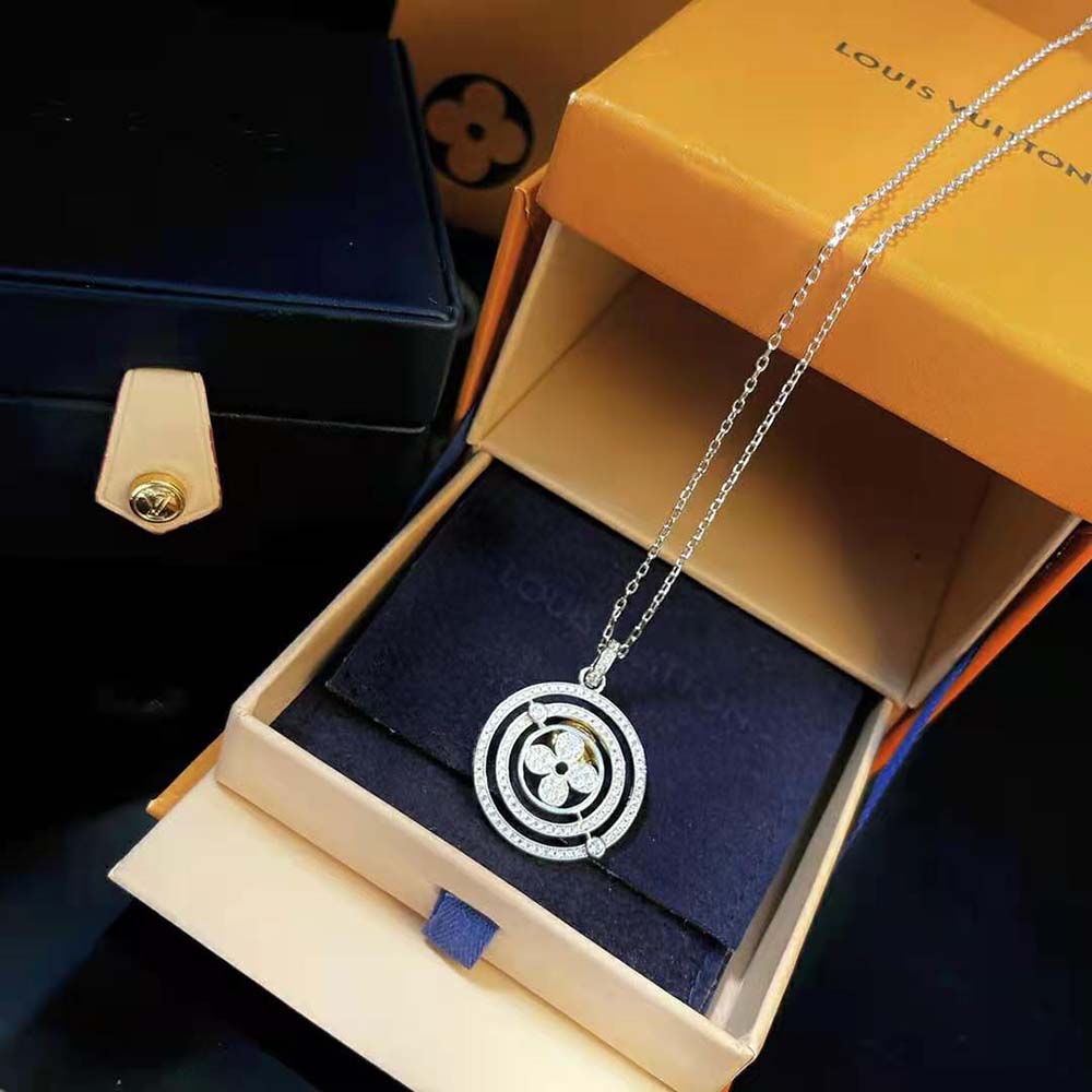 Louis Vuitton Women Idylle Blossom Medallion White Gold and Diamonds