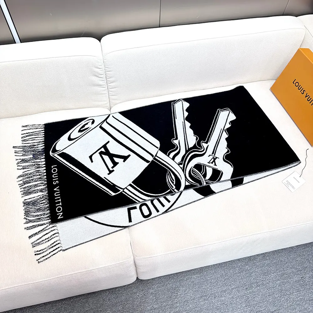 Louis Vuitton Unisex Lock And Keys Scarf-Black M92855
