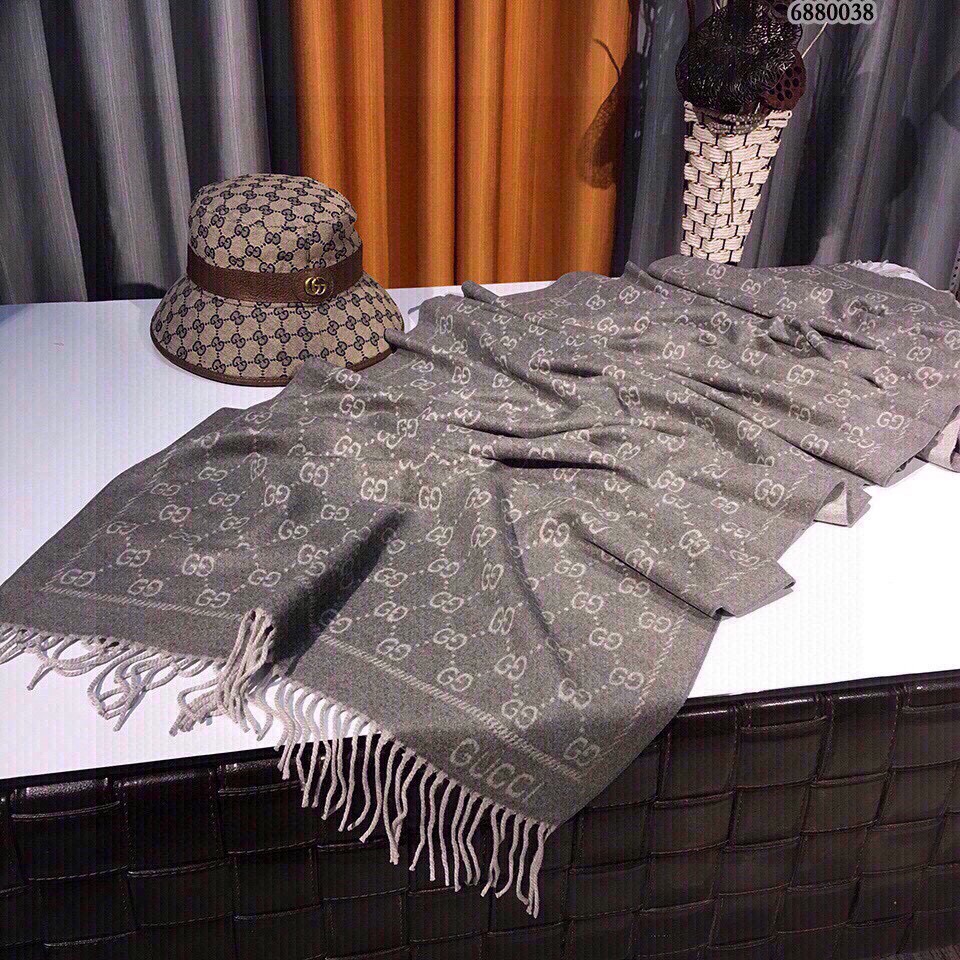 Gucci Unisex GG Jacquard Knitted Scarf Silver Light Grey GG Fringe Edges