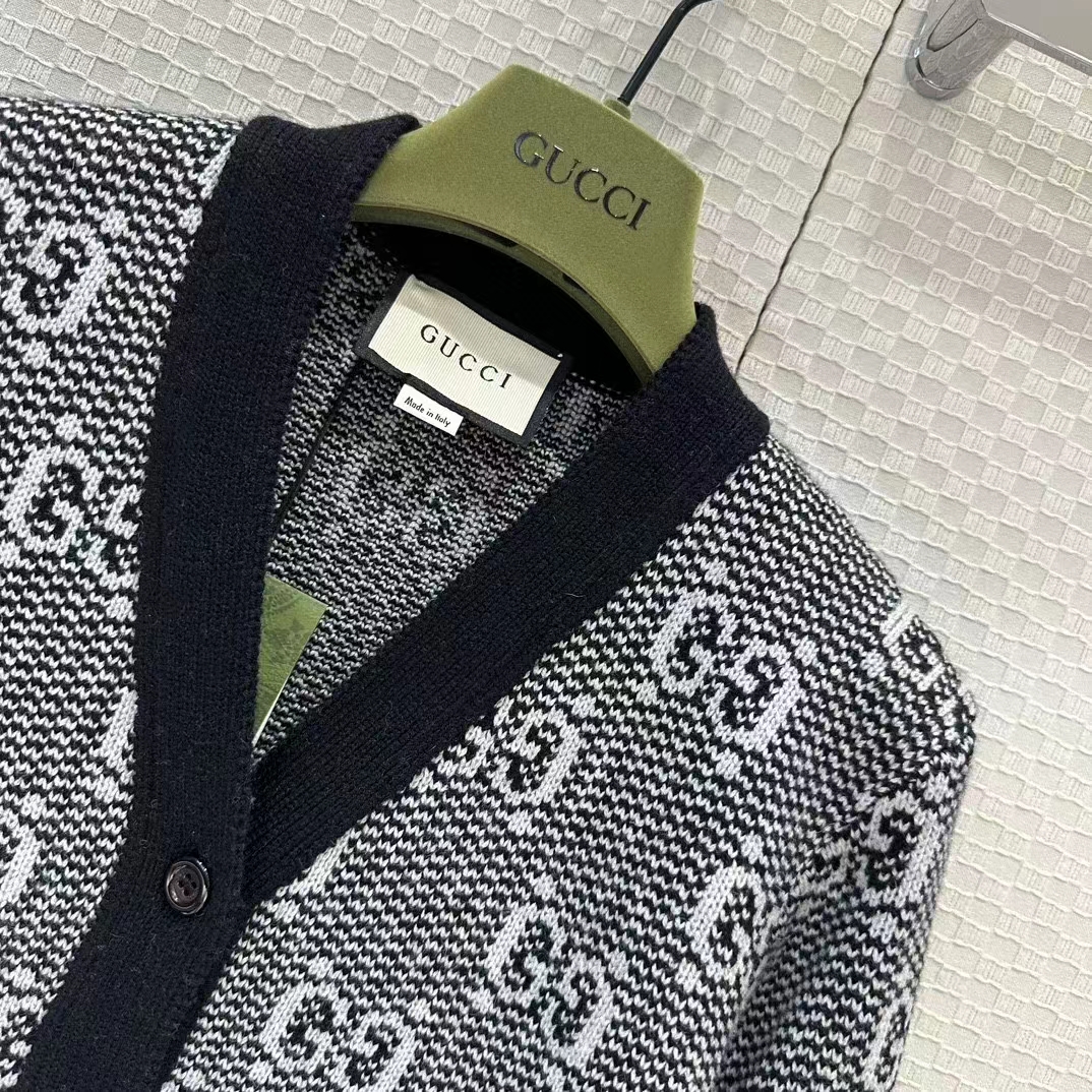 Gucci Women GG Wool Jacquard Cardigan Grey V-Neck Long Sleeves Front Pockets