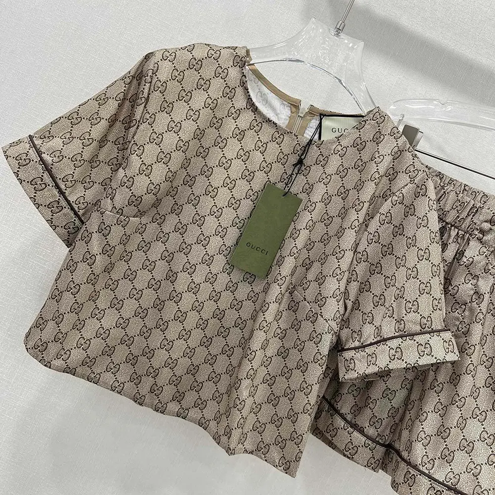 Gucci Women GG Supreme Print Silk Shirt 772401ZANRP2237