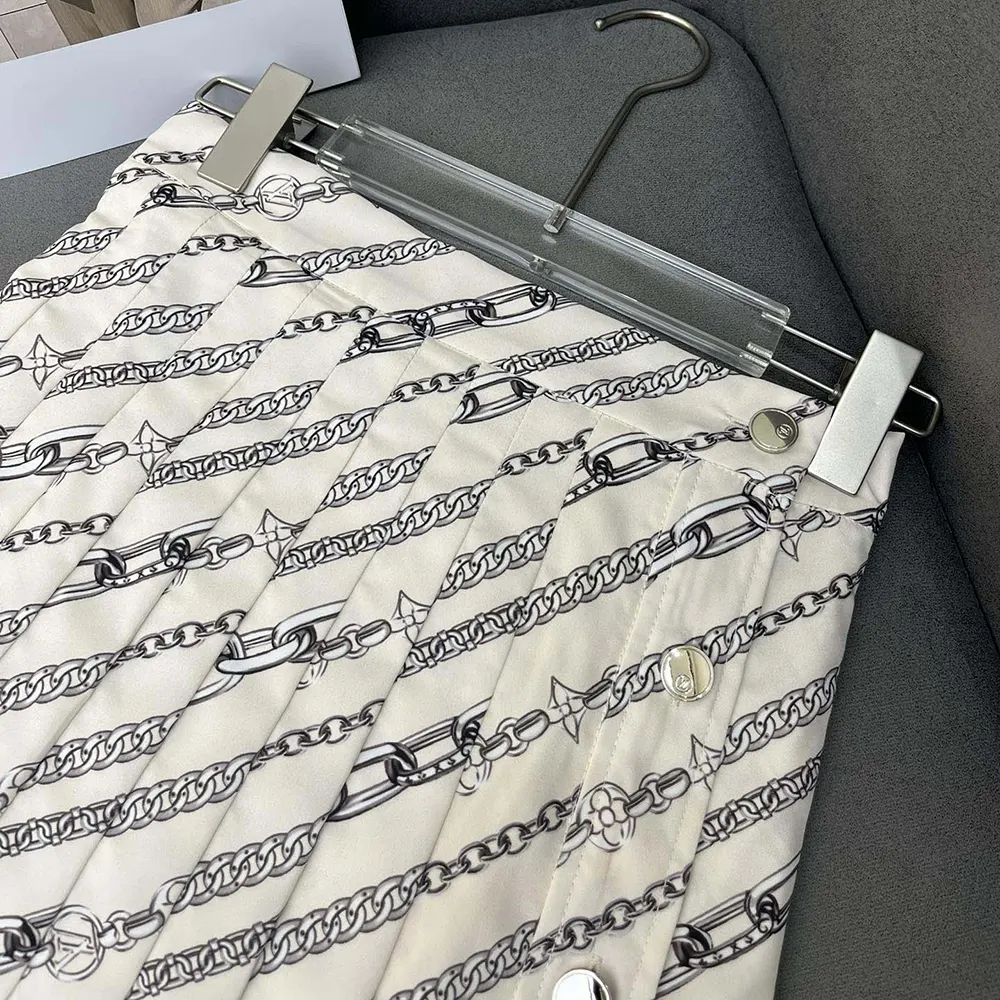 Louis Vuitton LV Women Chain Print Pleat Skirt 1AGOBD