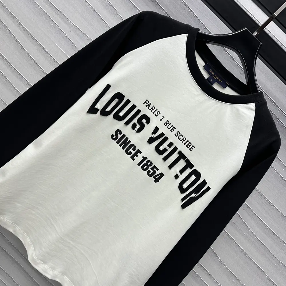 Louis Vuitton LV Women Signature Varsity Long-Sleeved Top 1AGPHO