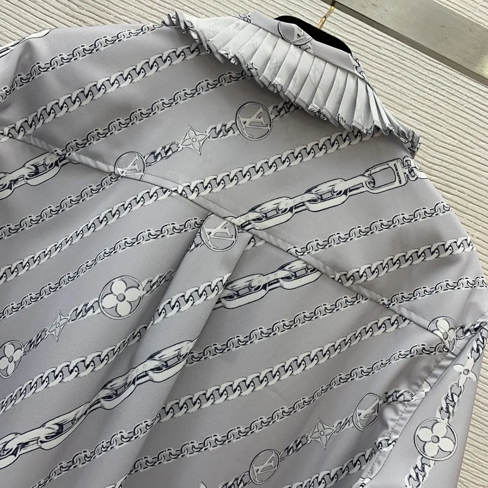 Louis Vuitton Women Pleated Collar Chain Print Shirt 1AGOAX