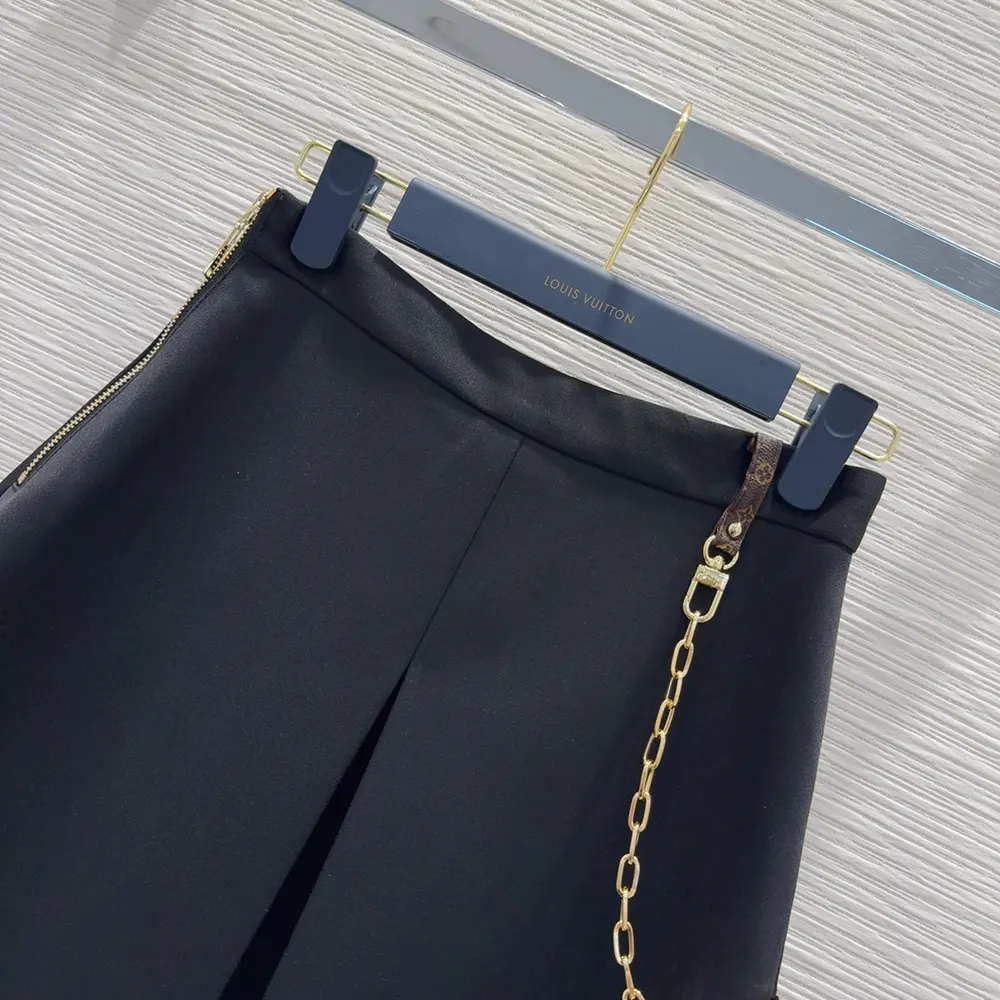 Louis Vuitton Women Chain Detail A-Line Mini Skirt 1AHUQ3