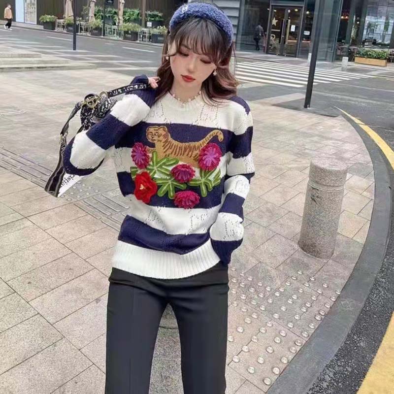 Gucci GG Women Gucci Tiger Wool Sweater Embroidery Tiger Flower Crewneck