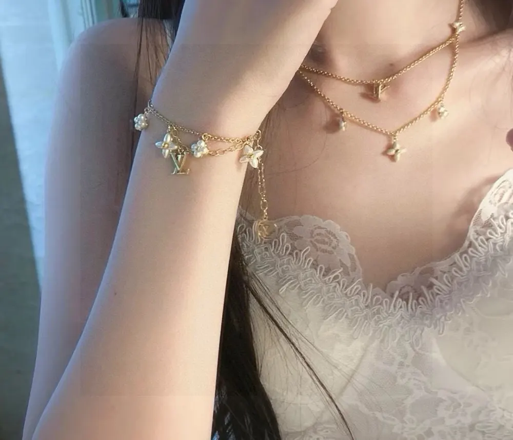 Louis Vuitton Women LV Floragram Necklace M00981