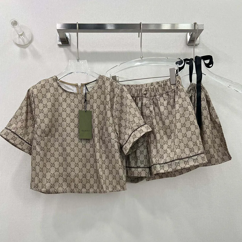 Gucci Women GG Supreme Print Silk Shirt 772401ZANRP2237