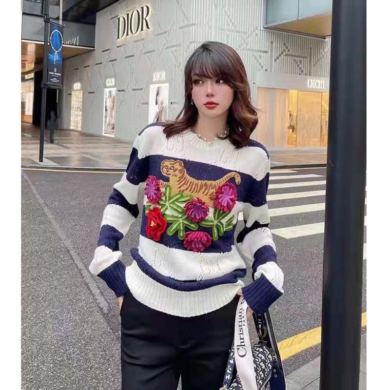 Gucci GG Women Gucci Tiger Wool Sweater Embroidery Tiger Flower Crewneck