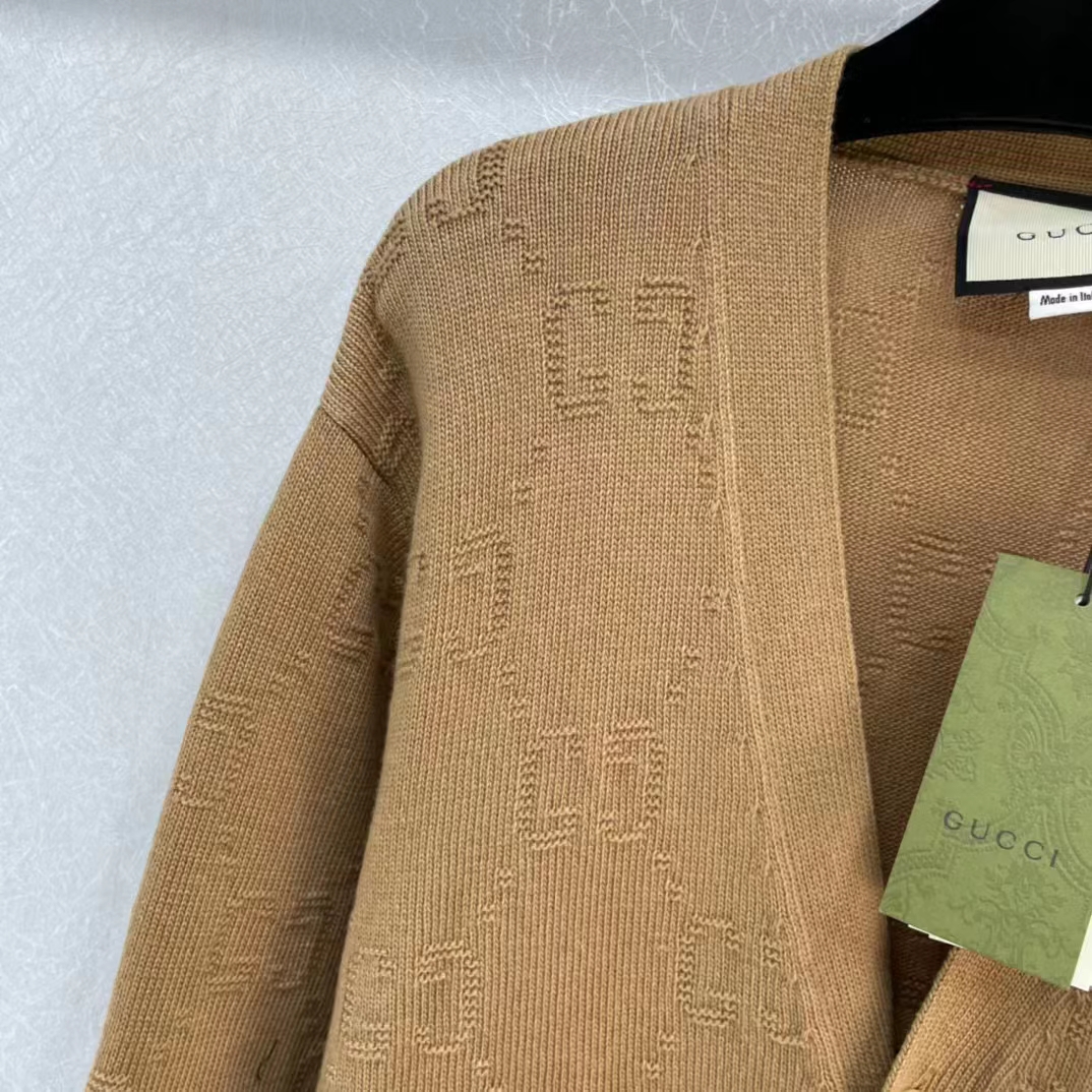 Gucci Men GG Wool Cardigan Beige V-Neck Collar Two Front Pockets