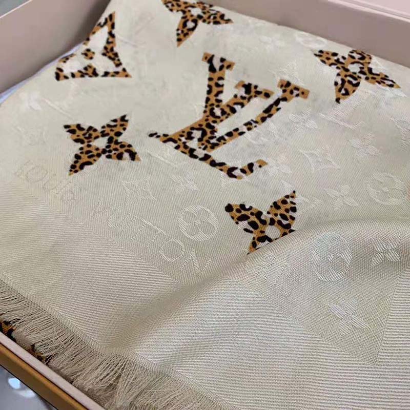 Louis Vuitton LV Women Monogram Giant Jungle Logomania Scarf with Luxuriously Soft Wool-Sandy