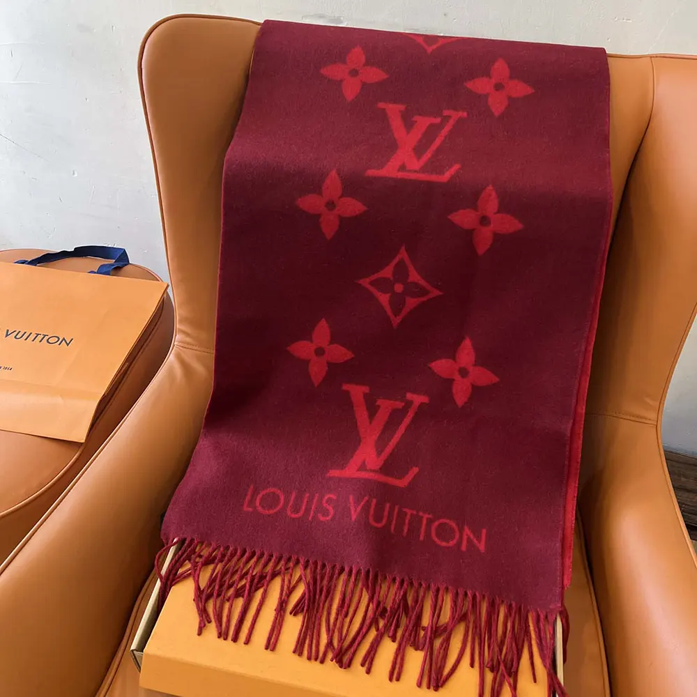 Louis Vuitton Unisex Reykjavik Scarf-Red M90895