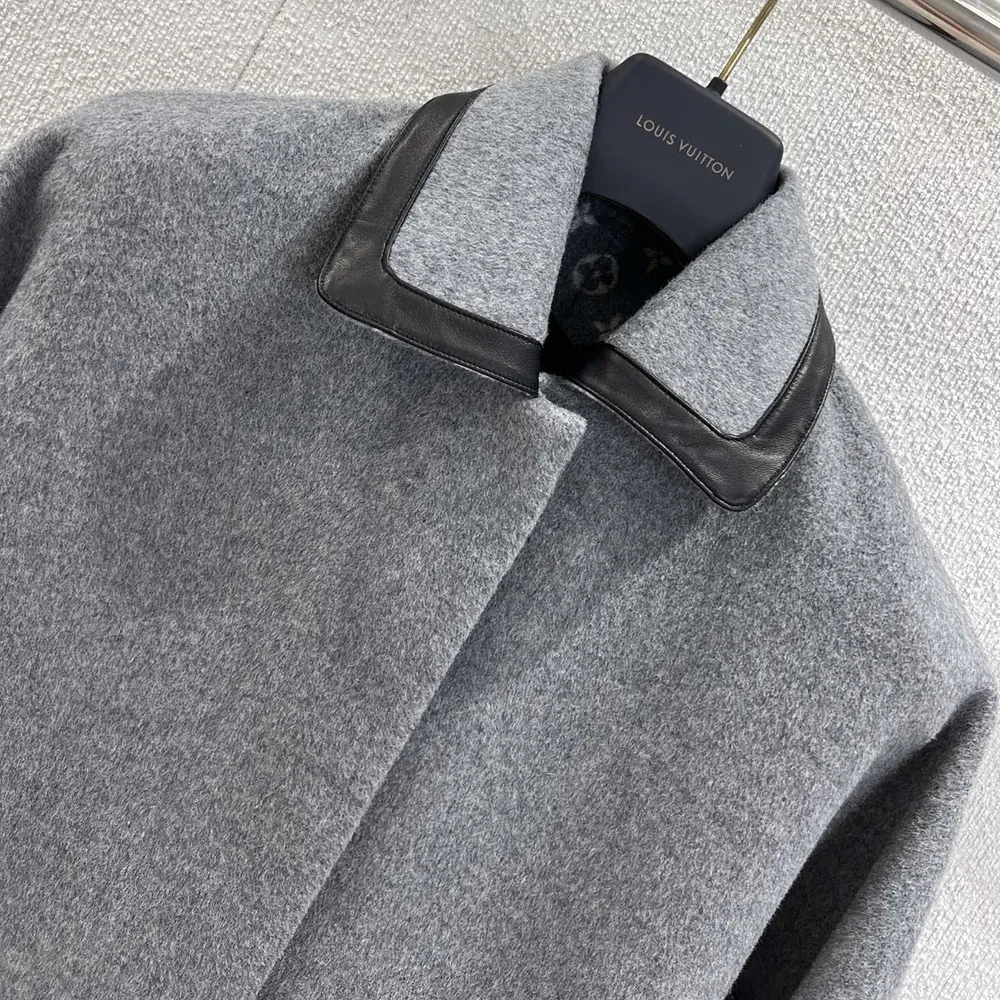 Louis Vuitton Women Removable Collar Double Face Coat 1AHZMU