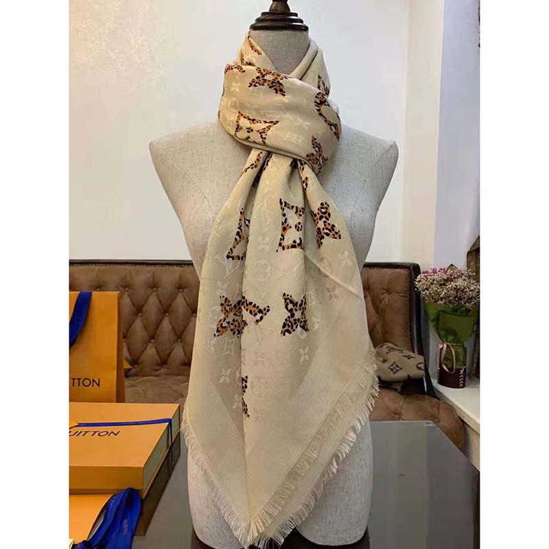 Louis Vuitton LV Women Monogram Giant Jungle Logomania Scarf with Luxuriously Soft Wool-Sandy