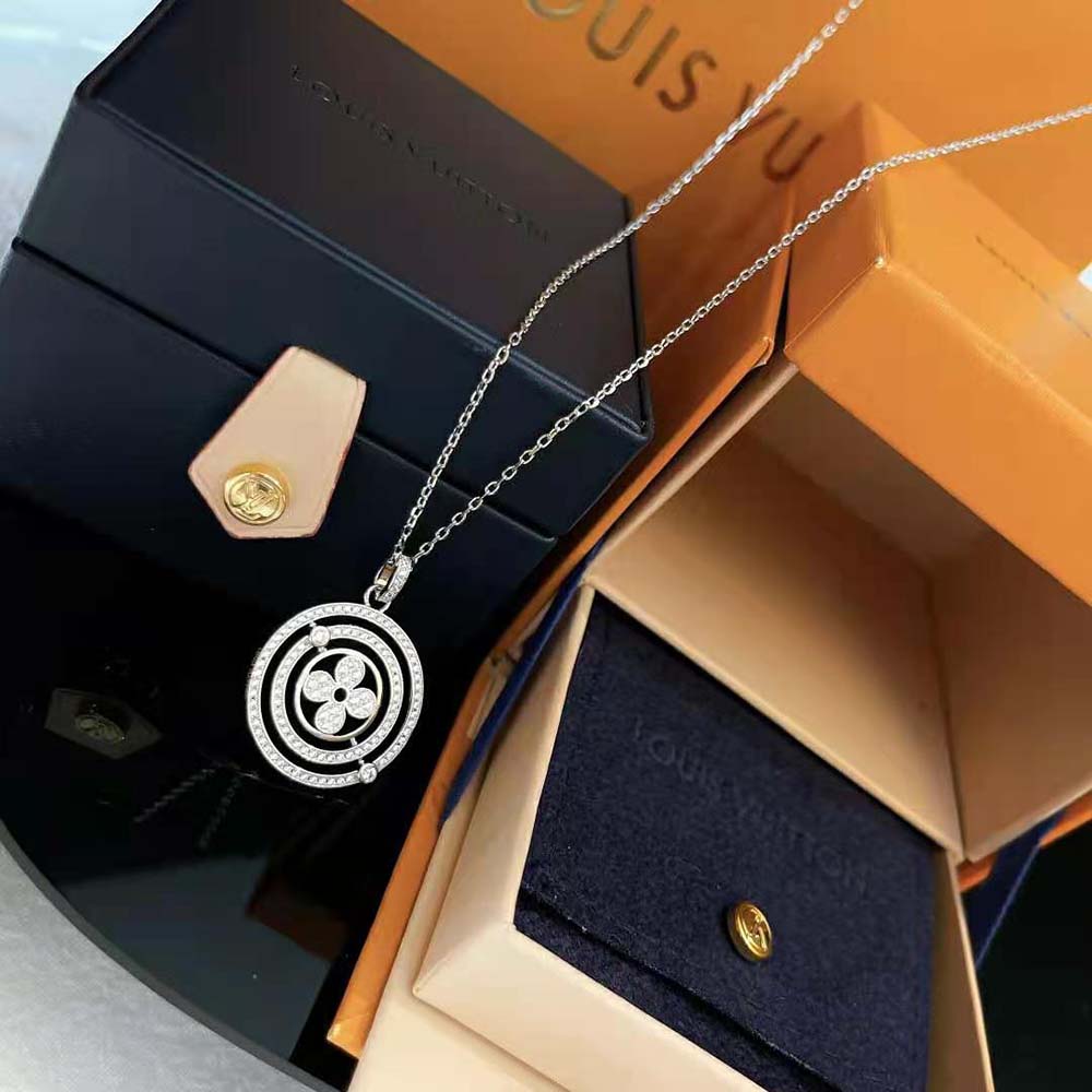 Louis Vuitton Women Idylle Blossom Medallion White Gold and Diamonds