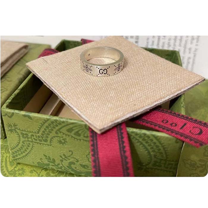 Gucci Unisex GG Bee Engraved Ring 925 Sterling Silver Aged Silver-Toned Hardware